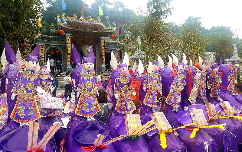 Ngựa tím lễ ông Hoàng Bảy